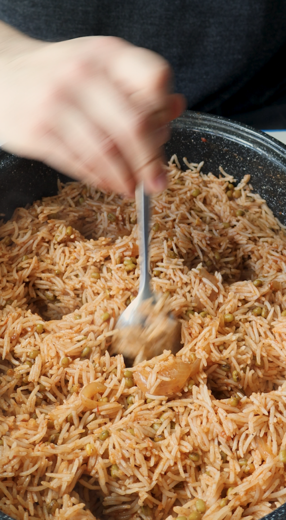 Add oil and mung bean mix to rice, stir together evenly and add holes in the rice. mash pulao